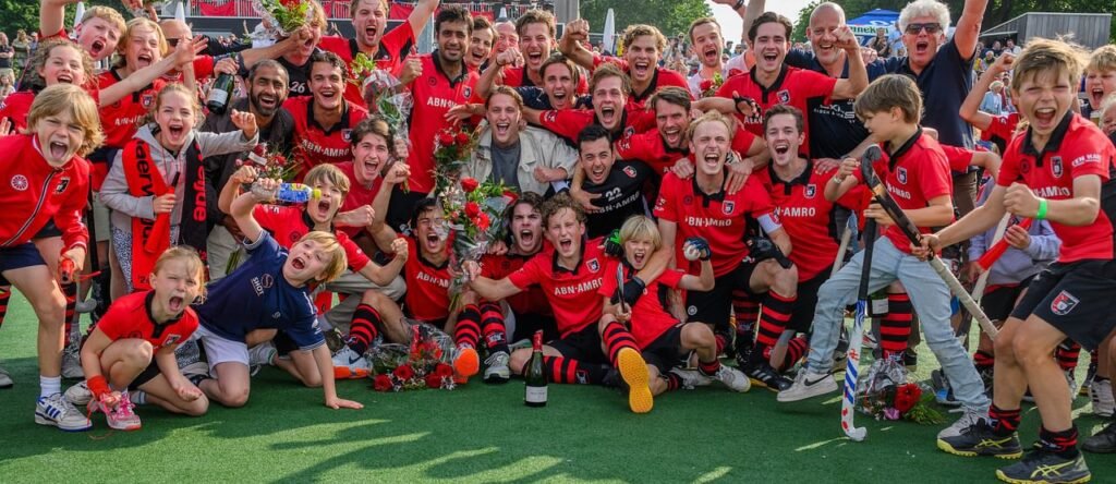 Hoofdklasse: Play-outs (H): Schaerweijde promotes, Hurley retains 9 hoofdklasse play outs h schaerweijde promotes hurley retains 684133bd078fd - Hoofdklasse: Play-outs (H): Schaerweijde promotes, Hurley retains - Schaerweijde's men return to the Tulp Hoofdklasse after the 1-0 win over SCHC, after the first match had ended 2-2 a day earlier. Hurley avoided relegation by being stronger than Tilburg in the shoot-outs series. Hurley won the return match 3-2 on Sunday, after the first game was won by the same figures by the Tilburgers.