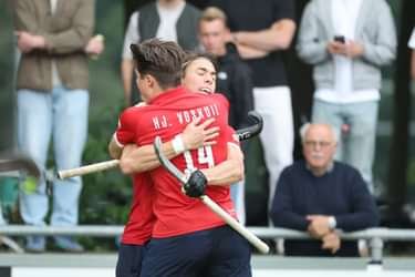 Hoofdklasse: Play-outs (H): Schaerweijde promotes, Hurley retains 2 WV2 R2210