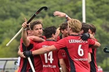 Hoofdklasse: Play-outs (H): Schaerweijde promotes, Hurley retains 3 HFN7877