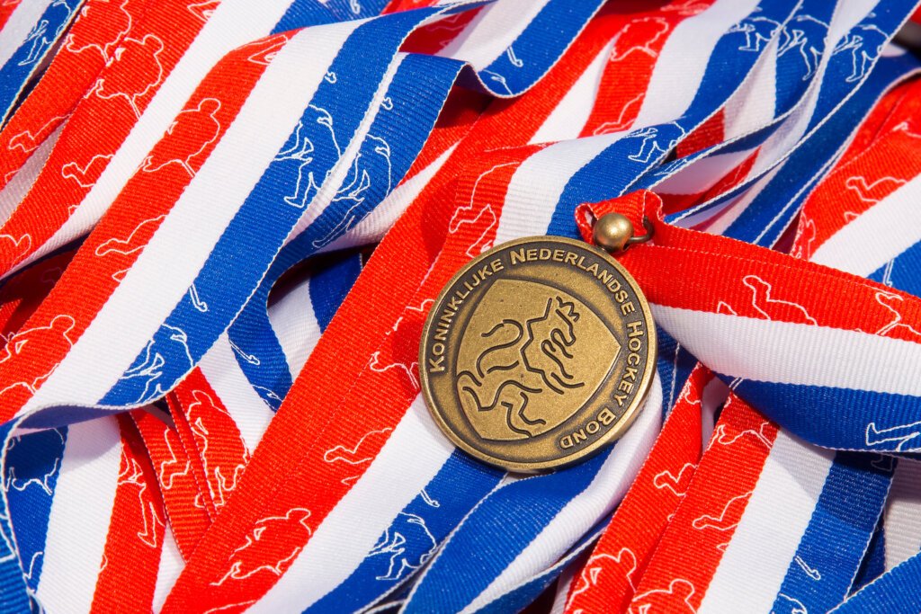 Netherlands: Youth NK: All O18 and O16 finals LIVE on field hockey.co.uk 15 netherlands youth nk all o18 and o16 finals live on field hockey co uk 685c7928f2a0c - Netherlands: Youth NK: All O18 and O16 finals LIVE on field hockey.co.uk - A hockey-free Saturday on the schedule? Not anymore. Our cameras are this weekend - as you have come to expect from us - focused on the talents of the future during the NK Jeugd. And you can follow it from the comfort of your armchair. With commentary and analysis. All matches can be seen via field hockey.nl/live.