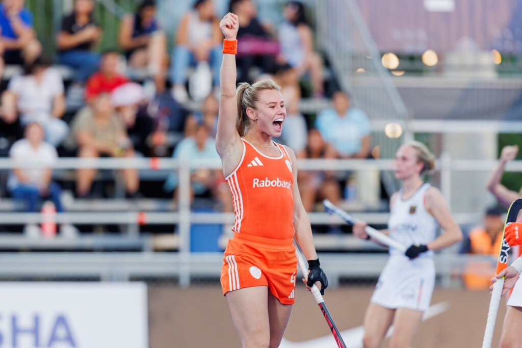 Netherlands: 15 netherlands 684d4ff011cdf - Netherlands: - In this Pro League weekend, the selection of the Orange Ladies goes through quite a shake-up. Freeke Moes and Eline Jansen will join the Dutch team for the two matches against China. The recovery from their injuries went so well that they can play on Saturday and Sunday. That means that talents Maud van den Heuvel and Trijntje Beljaars return to the Dutch Junior Team. Jip Dicke left the selection after she was injured against Spain.