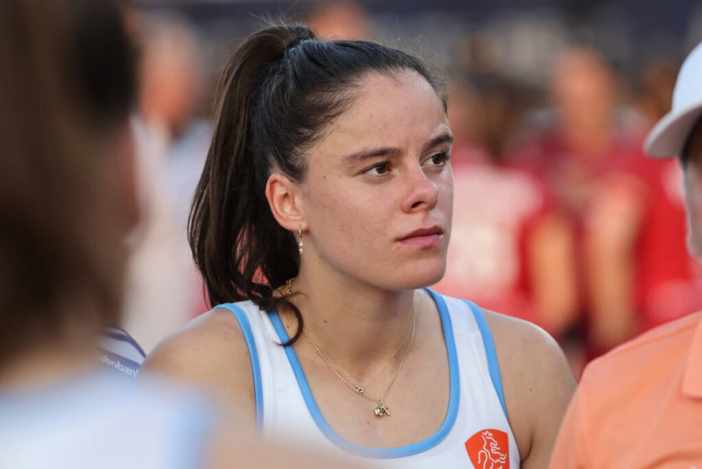 netherlands 685538eb41a88 - Netherlands: - Secretly, she was hoping for a spot in the selection for the European Championships in Mönchengladbach. But that proved unattainable for Mikki Roberts (23) anyway as she recovers from surgery on her hip. Still, the two-time international still has a chance at silverware this summer. Not as a player, but as a coach: her boys of Tilburg JO16 are in the semifinals of the NK Jeugd, against Cartouche on Saturday. 'There is so much talent in this team,' She almost sounds a bit like a young version of Marieke Dijkstra, the successful coach of Den Bosch's women. With just as much fire and drive, Tilburg defender Roberts speaks about her boys. Together with Joep van Nuland, video analyst for the Orange Men, she prepares the team for perhaps a unique prize: the national title.