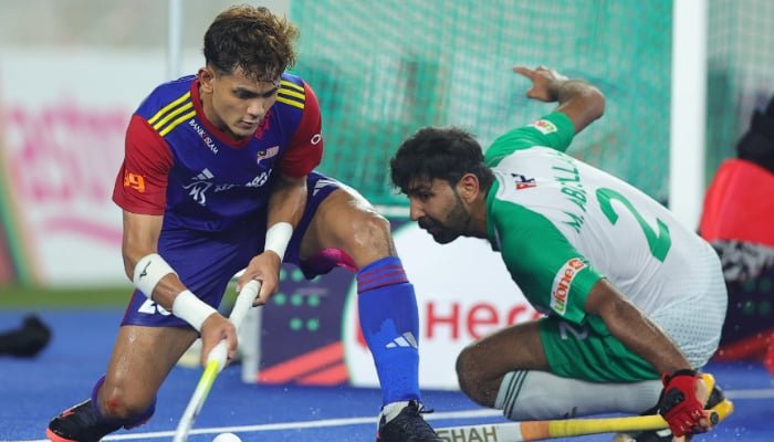 Pakistan: FIH Nations Hockey Cup: Malaysia hold Pakistan for draw 3 pakistan fih nations hockey cup malaysia hold pakistan for draw 6851196eedf94 - Pakistan: FIH Nations Hockey Cup: Malaysia hold Pakistan for draw - KARACHI: Pakistan and Malaysia played out a thrilling 3-3 draw in their opening match of the FIH Nations Cup here at National Hockey Stadium in Kuala Lumpur on Sunday, despite Pakistan holding the lead twice during the match.