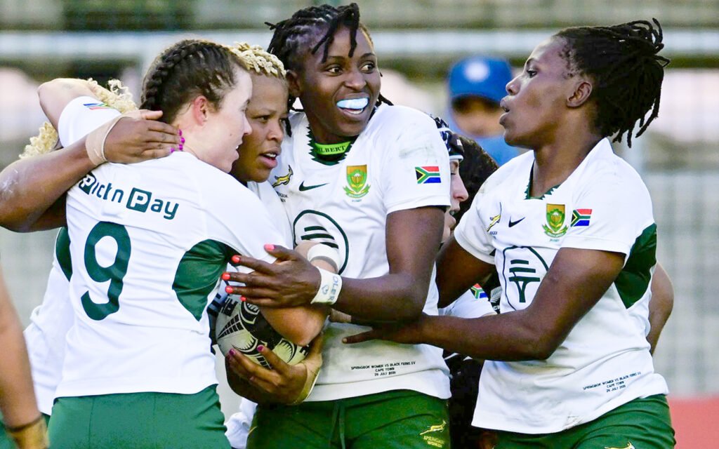 Bok Women congratulate Aseza Hele on one of her two tries on Saturday. World number three-ranked New Zealand’s Black Ferns XV were made to work hard to beat the Springbok Women 34-26 at Athlone Stadium in the first of two Test matches, in Cape Town on Saturday evening. All Photos: SA Rugby (c) Gallo Images