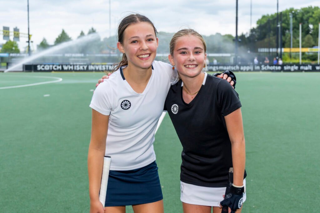Netherlands: Daughters of Delmee and Ehren: 'ChatGPT sometimes knows even more than dad' 1 netherlands daughters of delmee and ehren chatgpt sometimes knows even more than dad 68932f6a6e52d - Netherlands: Daughters of Delmee and Ehren: 'ChatGPT sometimes knows even more than dad' - by Hockey.nl