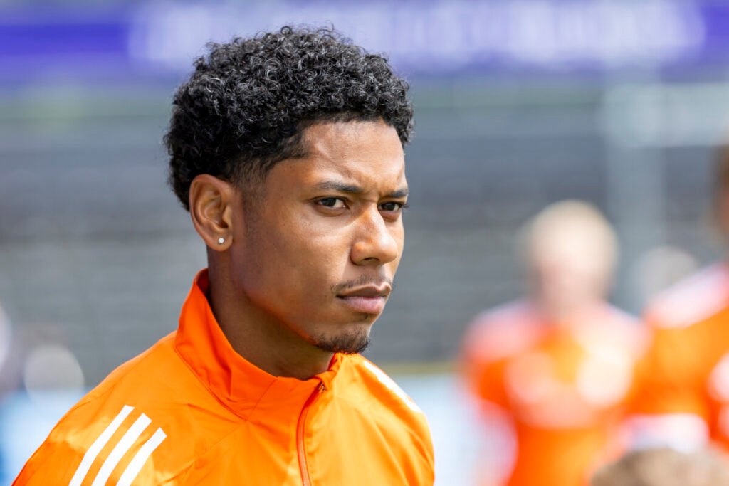 Netherlands: Pieters reinvents himself as midfielder: 'Super proud' 2 netherlands pieters reinvents himself as midfielder super proud 6891ddfc0739f - Netherlands: Pieters reinvents himself as midfielder: 'Super proud' - After being passed over for the Paris Olympics at the very last minute, Terrance Pieters (28) found himself in one of the darkest periods of his career. The Kampong striker regained his fire thanks to a new challenge: he had himself retrained as a midfielder. 'I worked extremely hard to show my qualities in midfield as well.' On the holy green carpet at the Wagener Stadium in Amstelveen last Friday, the arrow-headed international shows a glimpse of the 'new' Terrance Pieters. During a game form at the training of Oranje he is played on, not as familiar in the striker, but a lot lower on the field, at the left half position. Like a rocket, he races down the left flank with the ball on his stick, past not one, but two defenders, and then continues the attack with a razor-sharp backhand cross. It sums up in one fell swoop why national coach Jeroen Delmée sees a role for him at the European Championship in Mönchengladbach not only as an attacker, but also as a midfielder.