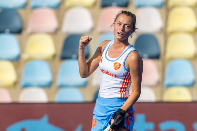 netherlands veen scores with thumb brace had no strength four weeks ago 689d12afc3598 - Hockey World News - Dont Miss