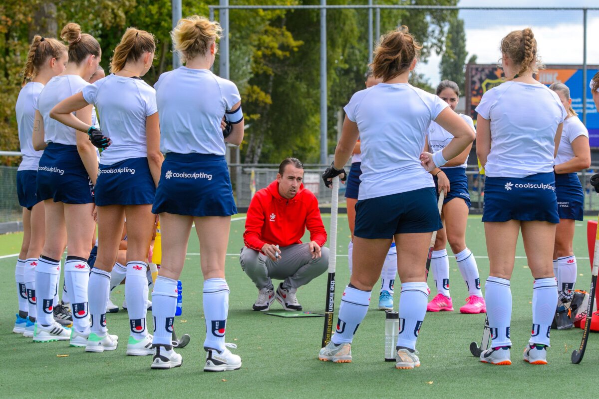 Netherlands: 104 netherlands 68ad8d7154519 - Netherlands: - Huizen was the only team to tip out of the Tulip Women's big league last year. After the year at the highest level, there are no fewer than fourteen new faces on the team from the Gooi region. This weekend the relegater was still searching at the Promotion League Cup, where Huizen finished only seventh and won only one game. A return to the big league is therefore still a long way off. And actually not the goal at all this year, either.