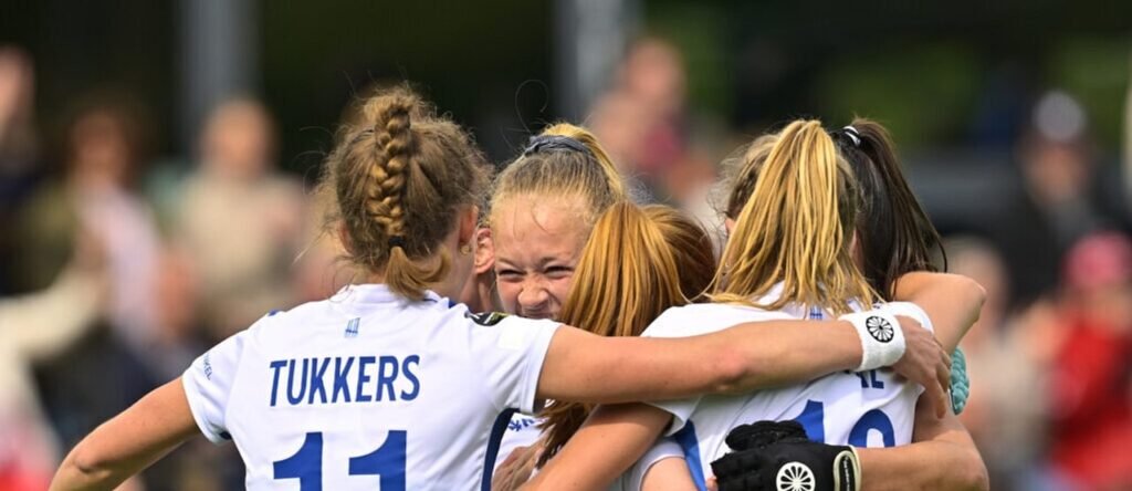 hoofdklasse rewatch women schc and kampong score on the fly 68d13b9827367 - Hoofdklasse: Rewatch: women SCHC and Kampong score on the fly - On the second match round of the Tulp Hoofdklasse Women, SCHC and Kampong worked hard on their goal difference. Watch the highlights of last weekend's six matches here.