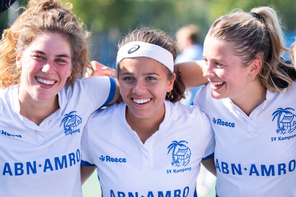 Netherlands: De Baat feels at home at Kampong: 'Just the right time' 12 netherlands de baat feels at home at kampong just the right time 68beb0ea6fee5 - Netherlands: De Baat feels at home at Kampong: 'Just the right time' - Ever since she was 11 years old, she wore the Amsterdam jersey. The past eight years she was in the big league in the red-and-black of the capital. But now Noor de Baat (24) wears the blue and white of Kampong. And that suits her well: with a smile and an instant goal in her pocket, she celebrated her first prize in Utrecht this weekend, winning the ABN AMRO tournament.