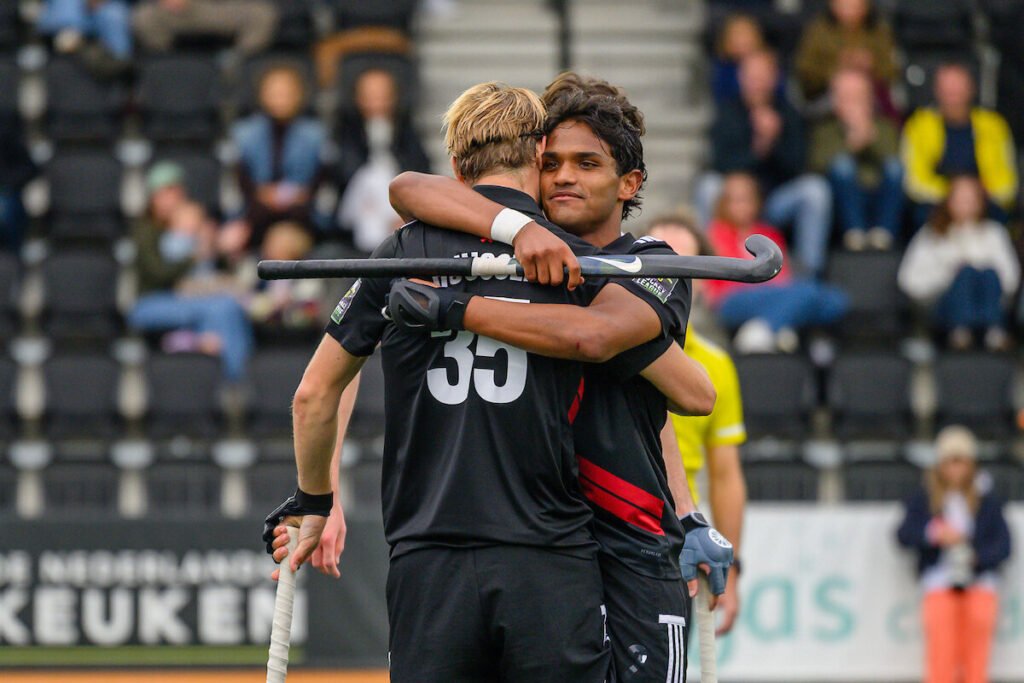 netherlands hk h 14 goals at adam den bosch or new leader 68d07d329fb4d - Netherlands: HK (H): 14 goals at A'dam-Den Bosch, OR new leader - The second part of the double weekend in the Tulp Hoofdklasse Heren produced a total of no less than 35 goals, just like last Thursday. Fourteen goals could be admired at the Wagener Stadium on Sunday during the game between Amsterdam and Den Bosch. The home team eventually won 8-6. Rotterdam was also on a roll with seven goals against HDM (7-2). There was no scoring at Klein Zwitserland-Kampong. After three days of play, Oranje-Rood is the new leader. After the 3-0 win over Laren, the Eindhoven team is the only team without a points loss.