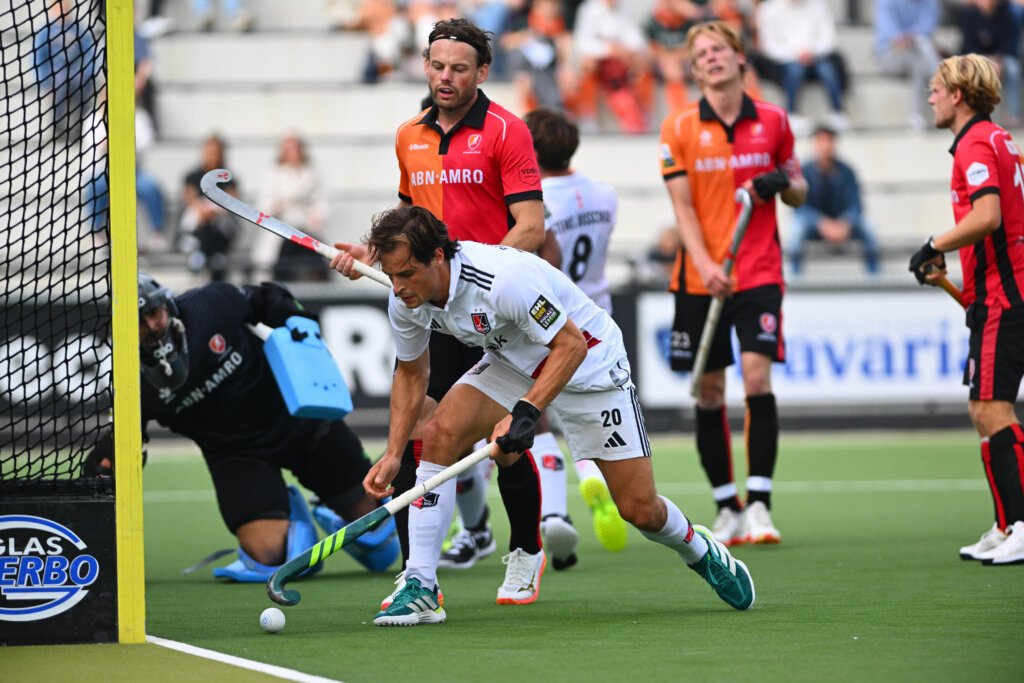 netherlands hk summaries firsts bloemendaal hat trick burkhardt 68da607654298 - Netherlands: HK summaries: firsts Bloemendaal, hat trick Burkhardt - The fourth round of play in the Tulip big league produced a rare win by the Bloemendaal ladies over Den Bosch. Boris Burkhardt scored a hat trick for Amsterdam in the spectacle against Oranje-Rood in Eindhoven (4-4). Trijntje Beljaars also scored three goals, her first hat trick in the shirt of Amsterdam.