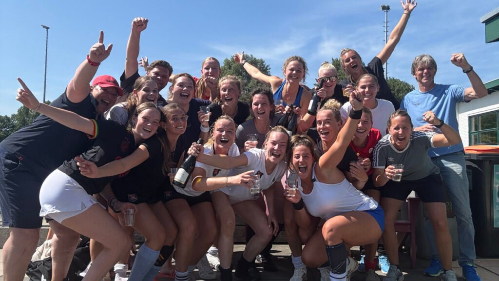 Netherlands: How the ladies of Alkmaar rolled into the Overgangsklasse after all 7 netherlands how the ladies of alkmaar rolled into the overgangsklasse after all 68b6c7ed390f7 - Netherlands: How the ladies of Alkmaar rolled into the Overgangsklasse after all - In early August, the phone suddenly rang at Alkmaar. The KNHB reported that the ladies of Warande had withdrawn from the Overgangsklasse and asked if Alkmaar wanted to fill the vacant spot. A question no one had seen coming, but one that turned the Alkmaar ladies' season upside down even before the start.