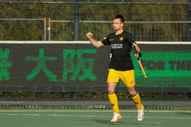 Hoofdklasse: Defeats Rotterdam and Amsterdam, Pinoké in the lead 2 WV2 R4020 kopie