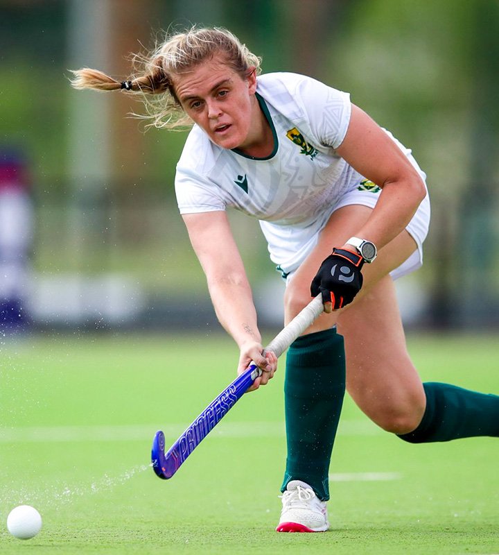 South Africa: Kenya Frustrate South Africa in Goalless African Hockey Cup of Nations Draw 10 Hannah Pearce moves the attack line up the field. South Africa dominated possession, but were frustrated as Kenya’s defence skilfully prevented penetration.