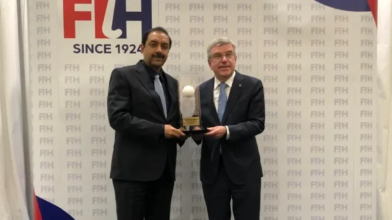 Hockey World News 1 ahf fih president tayyab ikram presents ioc honorary president thomas bach with the fih lifetime achievement award 6908e113924fd - Hockey World News - Dont Miss