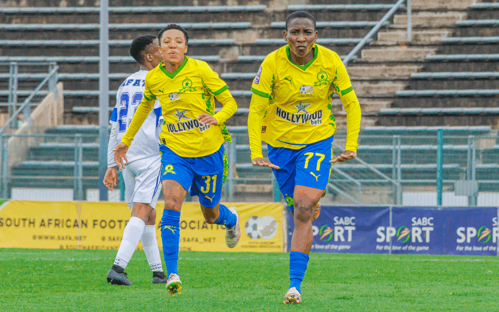 Nthabiseng Majiya rushes in to congratulate Saturday goal-scorer, Refilwe Tholakele. Mamelodi Sundowns Ladies FC’s status as the 2025 Hollywoodbets Super League’s champions-elect is on the brink of moving from potential to arrival, as the battle for the silver medal intensifies following last week’s fixtures that concluded on Sunday, 16 November 2025. Photo: Mamelodi Sundowns Ladies