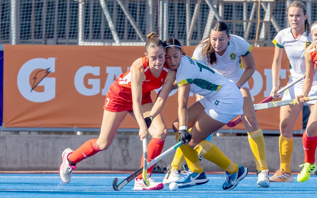 South Africa endured a bruising encounter against a slick English outfit eager to ignite their own campaign in their second FIH Hockey Women’s Junior World Cup 2025 fixture, at the Centro Deportivo de Hockey Césped in Santiago, Chile in South America, on Thursday, 4 December 2025. All Photos: worldsportpics.com/Frank Uijlenbroek via FIH