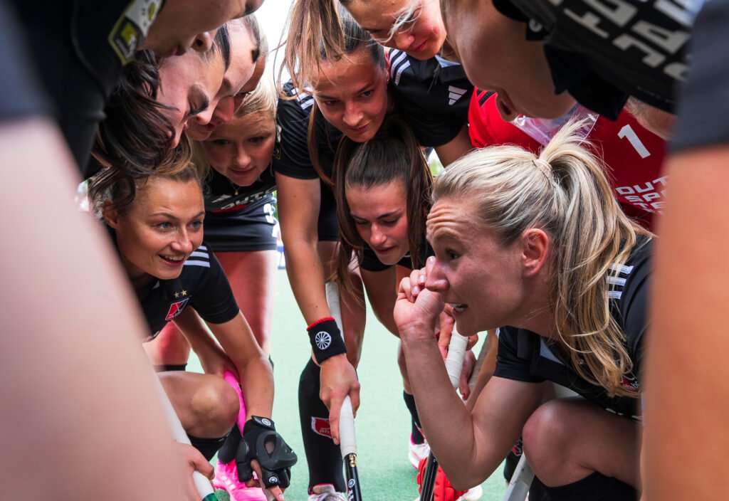 ep 3789 1024x704 1 - EHL: Veenedaal heroics set up Amsterdam-Den Bosch decider - EHL - Anne Veenendaal was the AH&BC Amsterdam hero as they defeated EHL champions SCHC to reach the Dutch women’s final after a shoot-out.