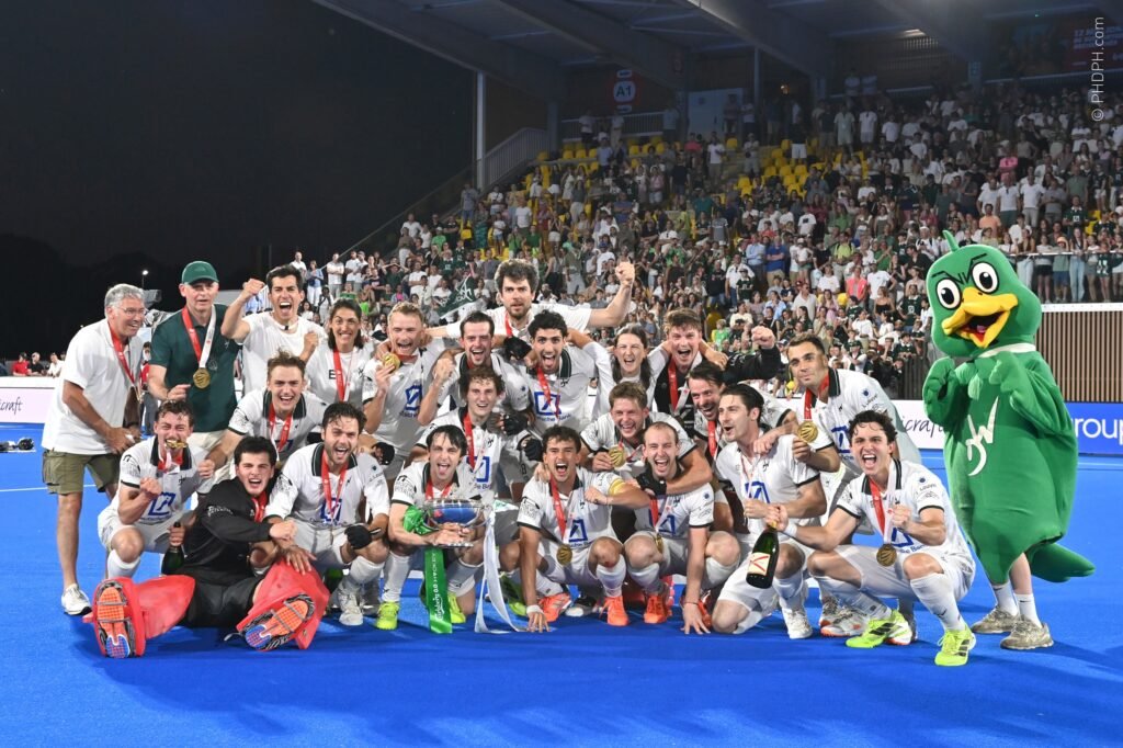 waterloo ducks 1024x682 1 - EHL: Domene-inspired Ducks win Belgian men’s title - EHL - A Tomi Domene double and a 64th minute winner from Eliot Curty saw Waterloo Ducks win the Belgian men’s title for the sixth time.