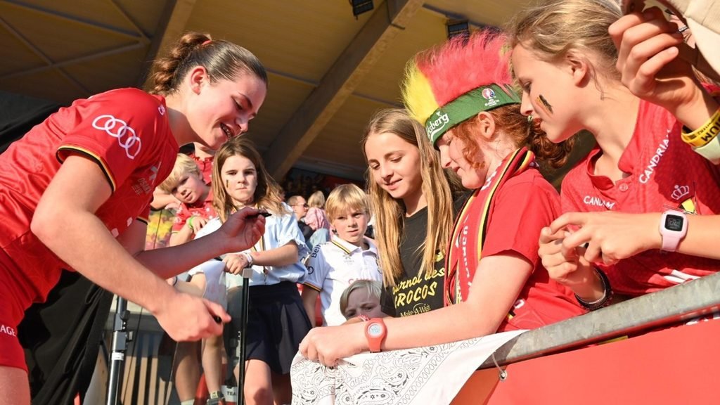 6 suggestions 6zasguuzmm - FIH. Double joie pour la Belgique avec des victoires contre la Chine et l'Espagne. Les joueurs belges ont renforcé leur position en tête du classement de la FIH Hockey Professional League avec une victoire 3-1 contre l'Espagne à Wavre mardi.