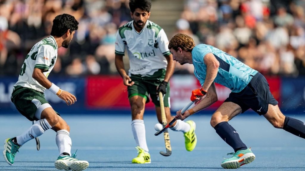 bhubgik3aj - FIH: Belgium men seal the deal as Irish women bow out - Needing just one more point, Belgium produced a composed performance to beat the Netherlands 2-1 and secure the men’s FIH Hockey Pro League title.