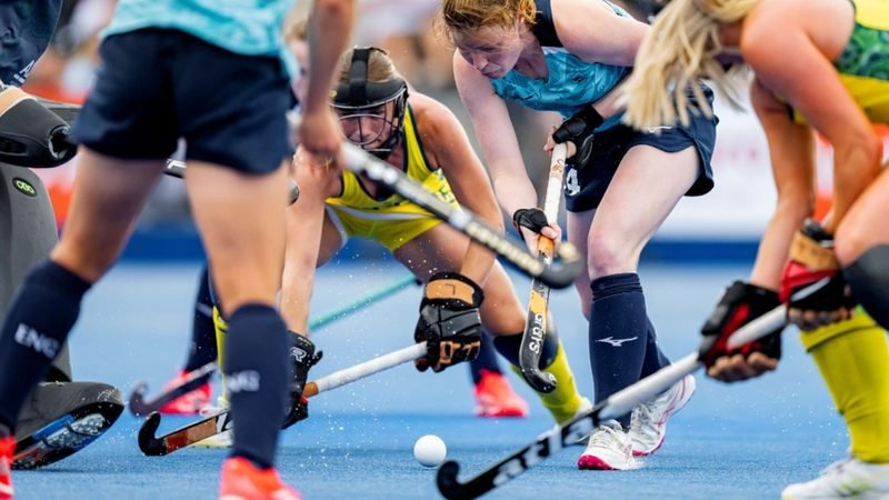 gusiddbmd4-1 gusiddbmd4 1 - FIH: Hockeyroos revive survival hopes as Dutch women keep rolling - The Dutch women continued their dominance in the FIH Hockey Pro League with a 4-2 win over Spain in Rotterdam on Saturday, while the men completed a 5-3 victory over Germany.