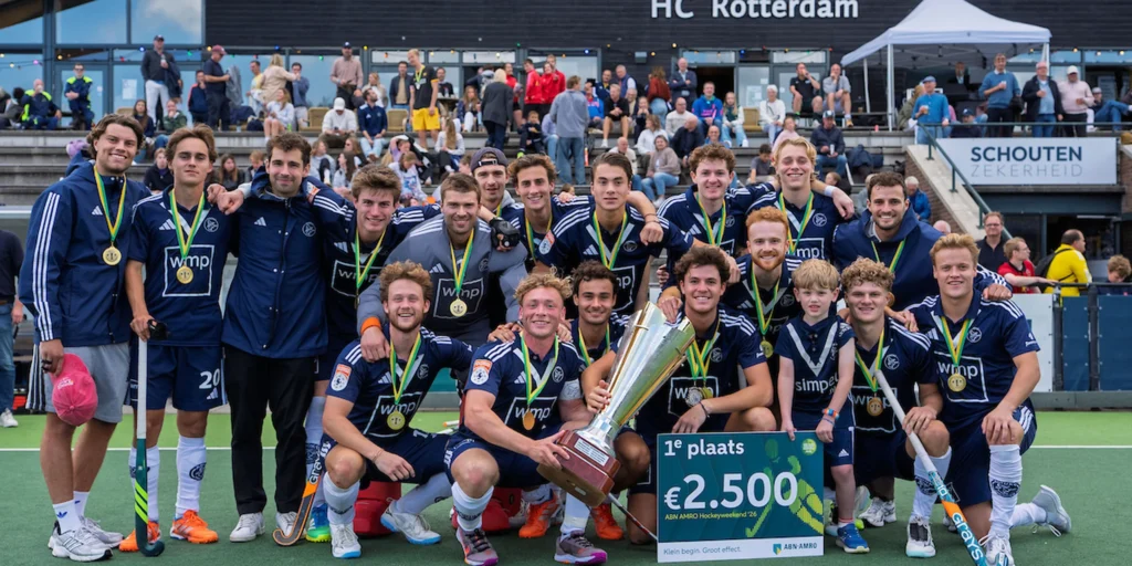 ep pinoke prijs 1024x512 1 - EHL: Pinoké men and Kampong women win ABN AMRO Cup - EHL - Pinoké’s men and SV Kampong’s women have won the annual ABN AMRO Cup, the curtain-raiser for the new club season in the Netherlands.