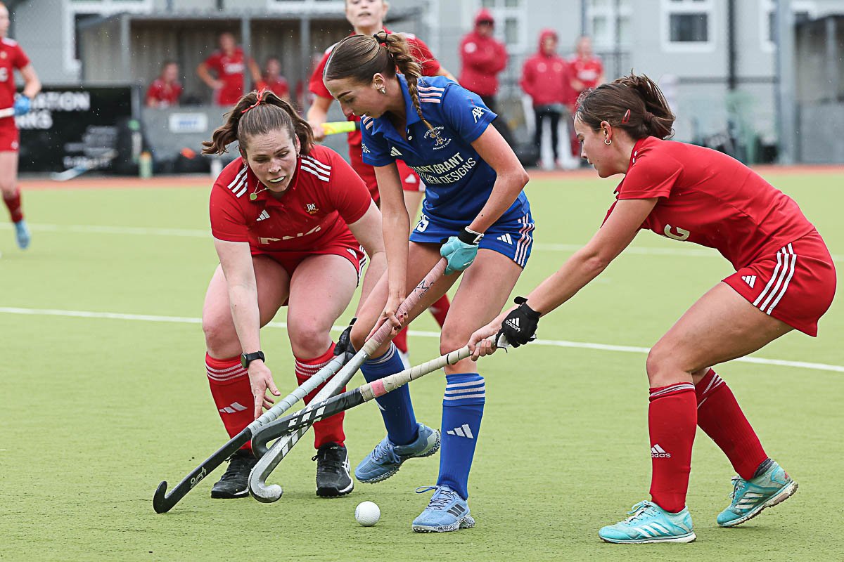 20251102 peg ucd 088 paul j harvey - Fine margins & unpredictable matchups underpin Round 6 of the EY Hockey League - Wednesday, October 28: The EY Hockey League is back this Saturday as sides return from a one-week hiatus, ready to go to battle yet again. Another impossible weekend to predict awaits as the margins remain paper thin between the topflight sides. 